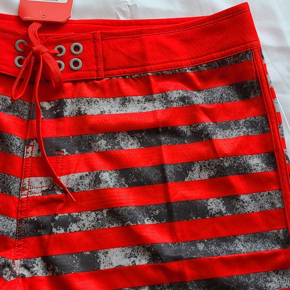 *Host Pick* North Face board shorts - Picture 3 of 16